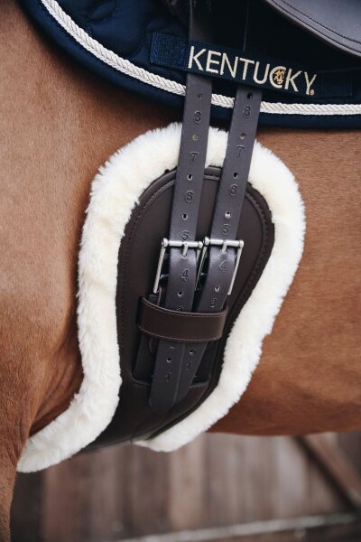 Kentucky Horsewear anatomischer Lammfell-Kurzgurt braun 75 cm